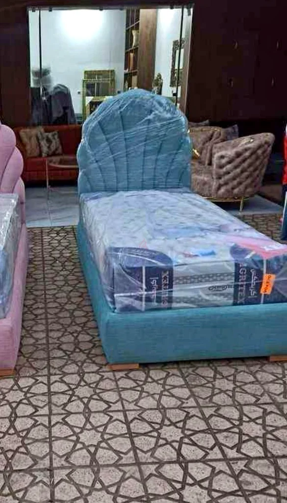 سرير أحادي مستوحى من الطراز الكلاسيكي الأنيق - مثالي لمنزلك!63218812033283112