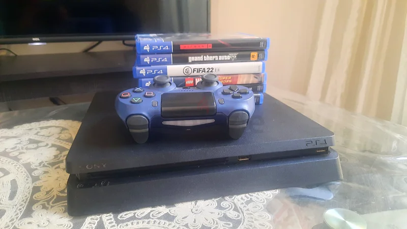 Ps4 Slim 1TB (INCLUDING All games632301919160351127