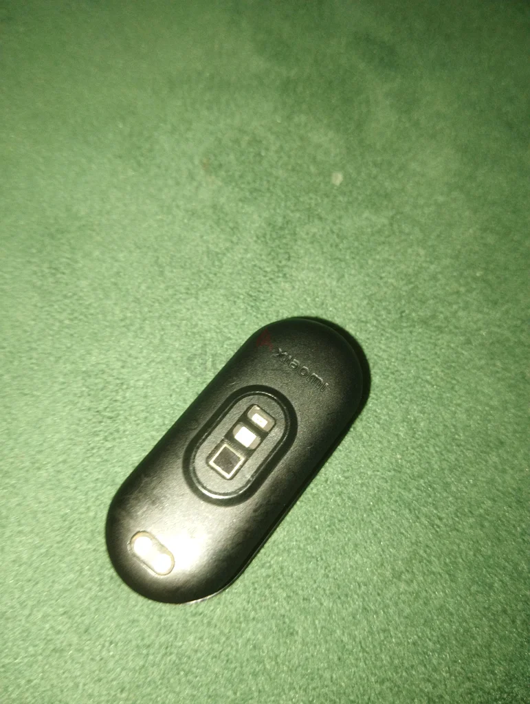 ساعة MI BAND 7 بسعر جيد جدًا مع الشاحن والعلبة!!!!!!!!!!!!!63261823684738112