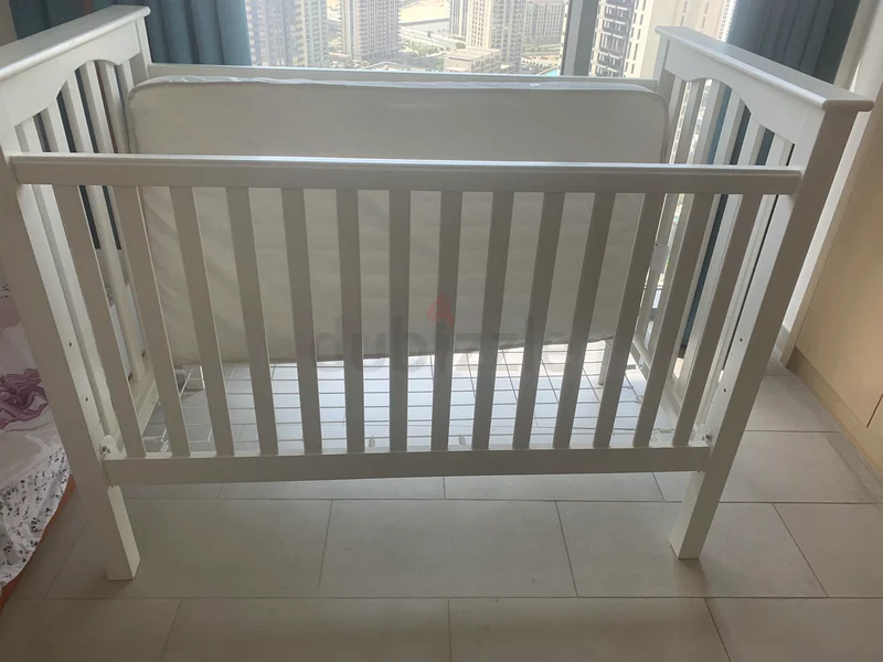 Pottery barn Kendall convertible crib632307089031701124