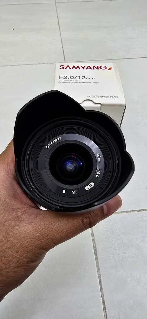 عدسة ساميانج إي ماونت 12 مم F2 (عدسة التصوير الفلكي)63233640952322111