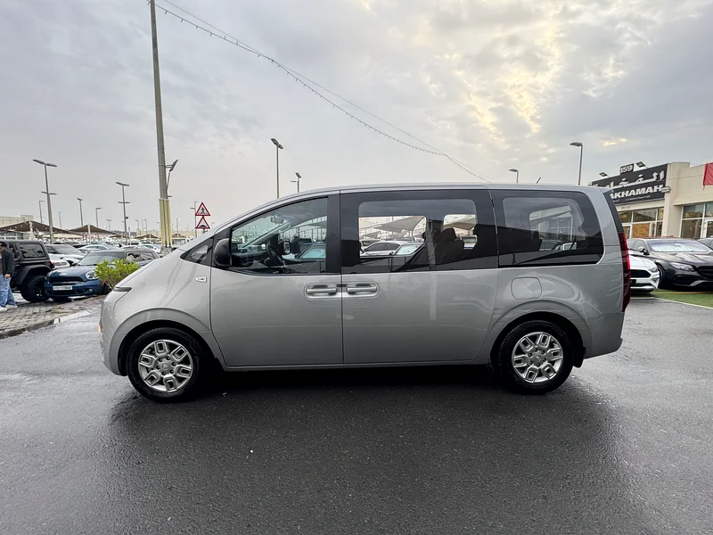 Staria 7 seats very clean car personal used63171299164803114