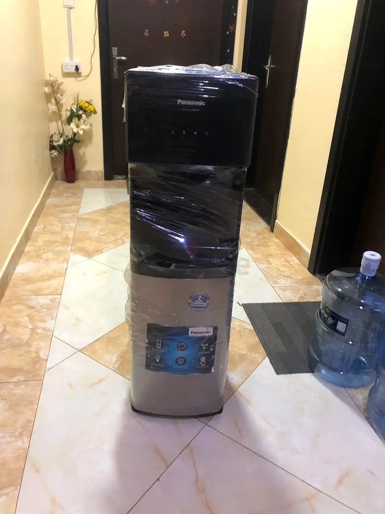 Bottom load water dispenser