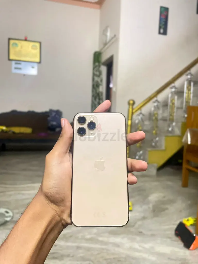 Apple iPhone 11 Pro - Elegant Gold Finish, Excellent Condition!