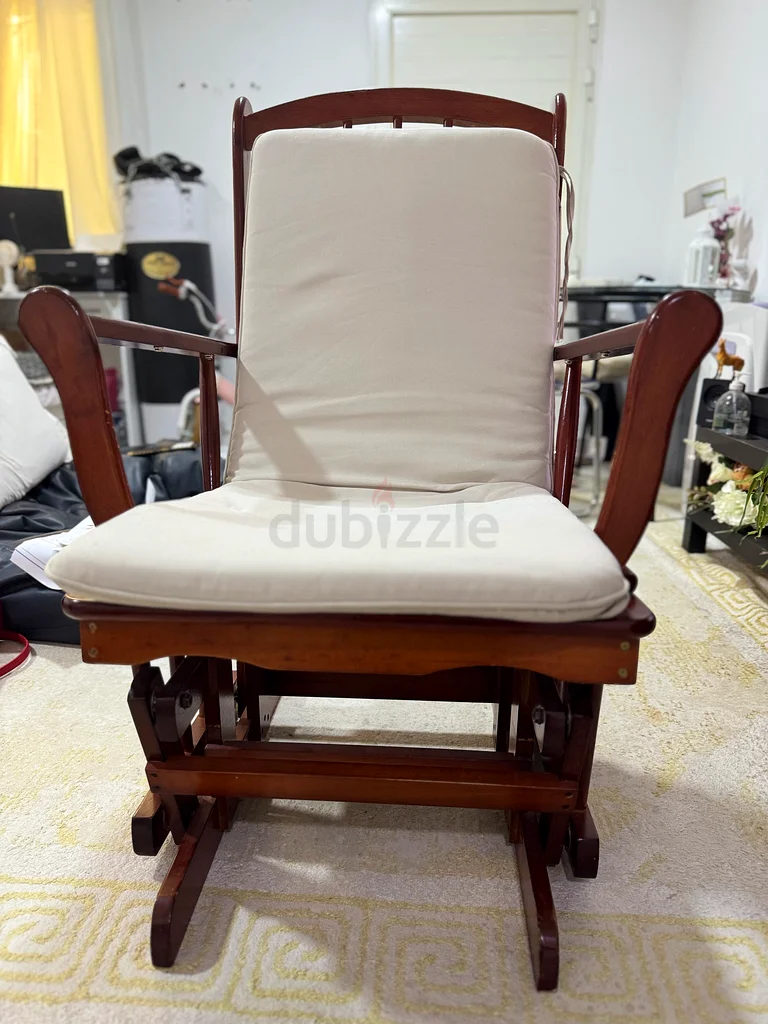 Glider rocking chair63204283763586112