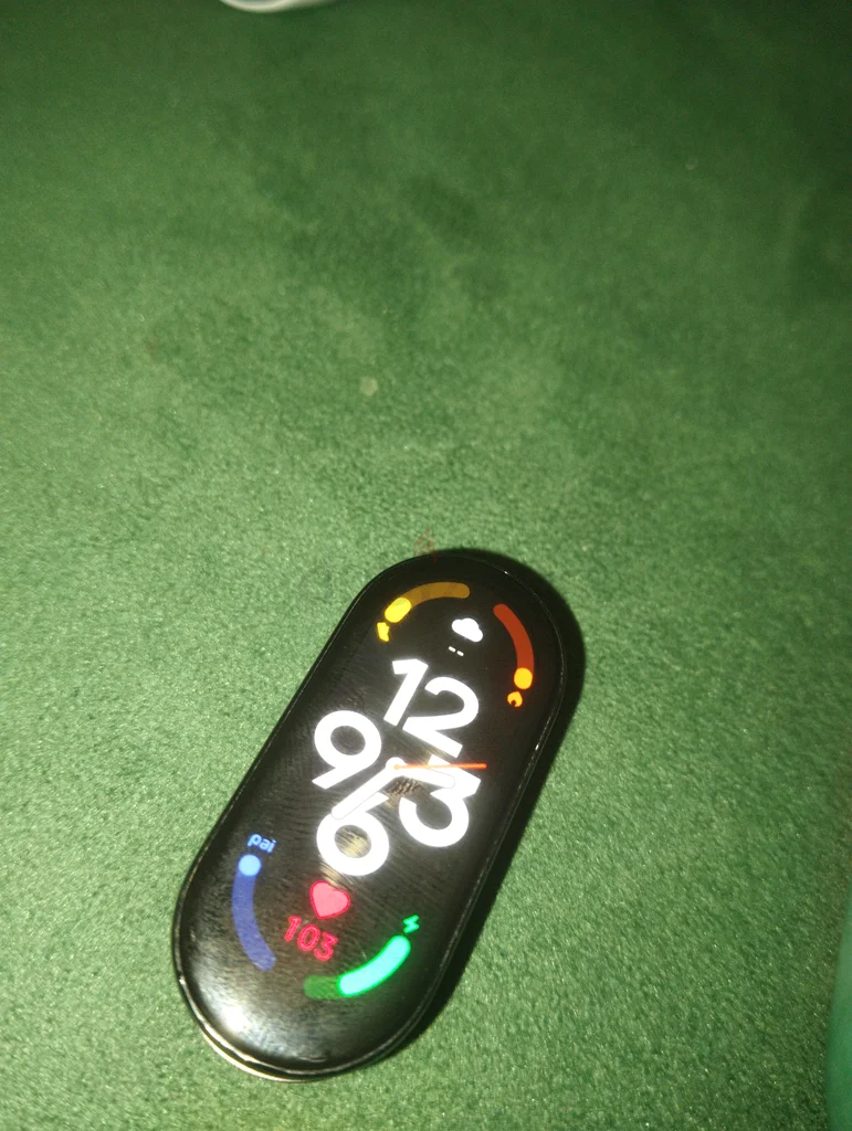 ساعة MI BAND 7 بسعر جيد جدًا مع الشاحن والعلبة!!!!!!!!!!!!!63261823684738111