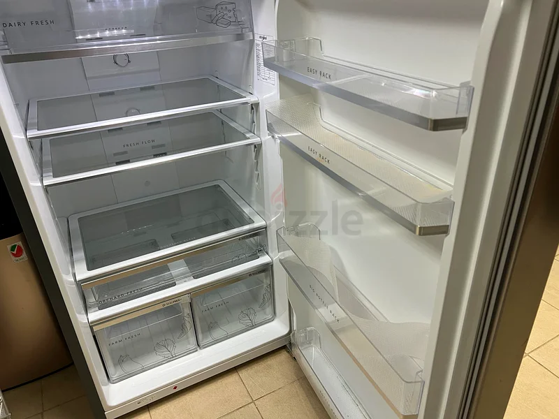 ثلاجة بحالة جيدة، استُخدمت سنتين فقط من الصالة العرض63168055797250111