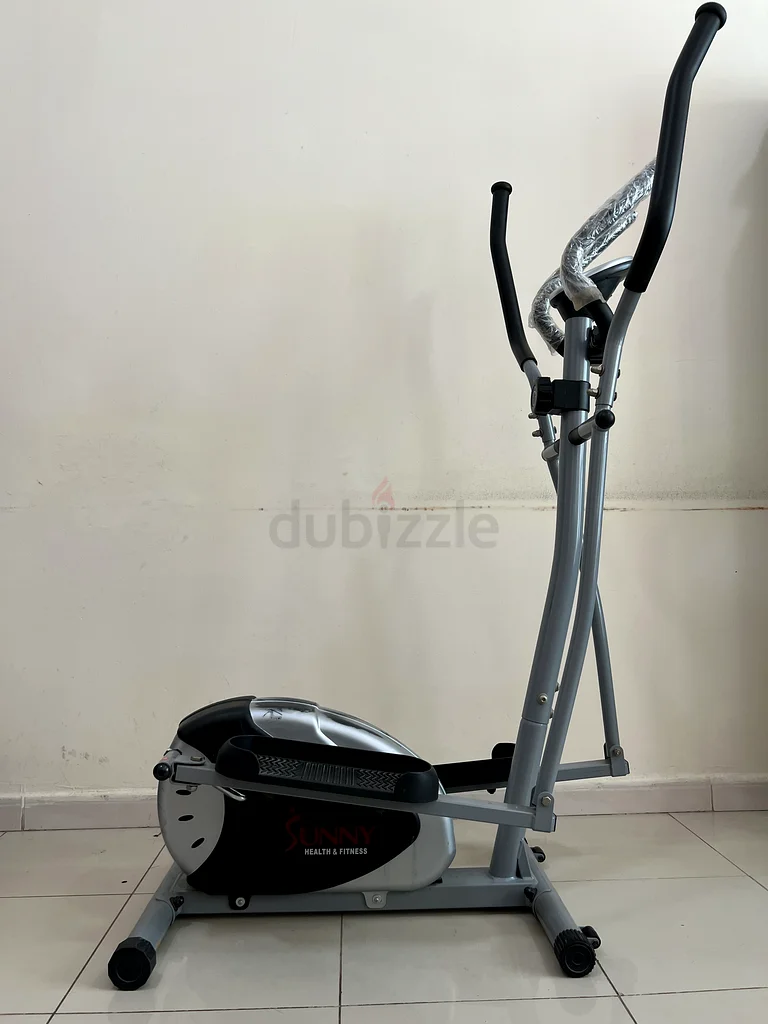 Compact Elliptical Trainer for Home Workouts632421712313611128