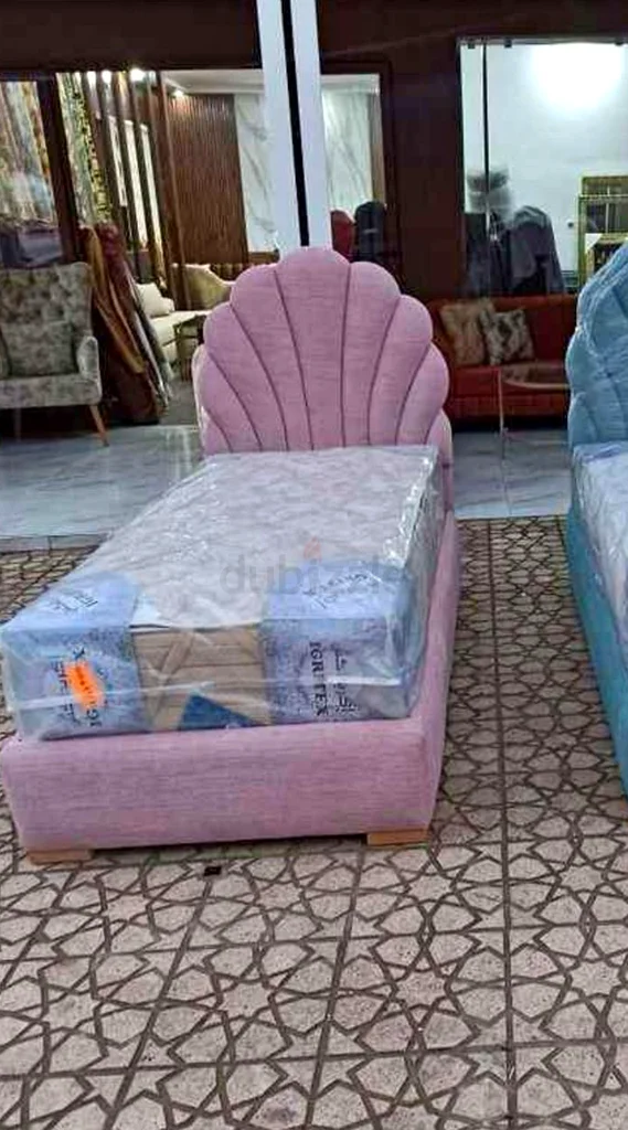 سرير أحادي مستوحى من الطراز الكلاسيكي الأنيق - مثالي لمنزلك!63218812033283111