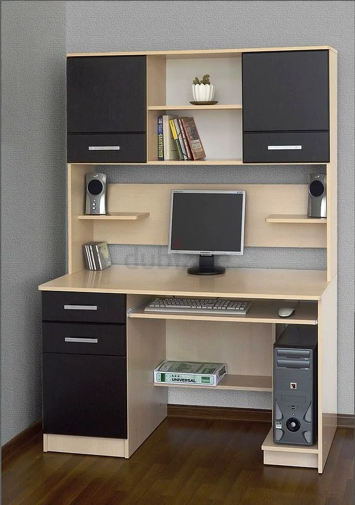 مكتب دراسة حديث بلون أسود وخشبي مع مساحة تخزين63219343597698110