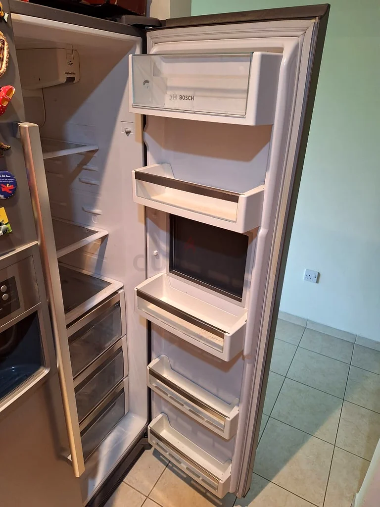 Bosch Side By Side Refrigerator With water dispenser ice Maker also Mine Bar63166182687363112