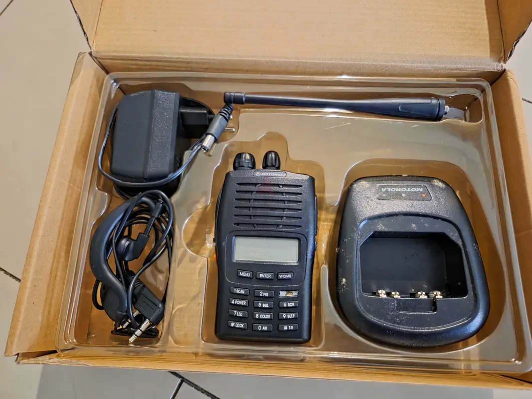 Motorola MT-777 Walkie Talkie