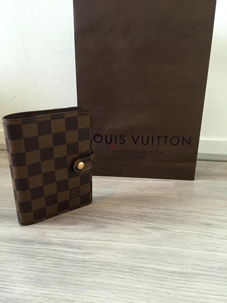 Authentic Louis Vuitton organizer – Perfect for Every Occasion!632376095966751128