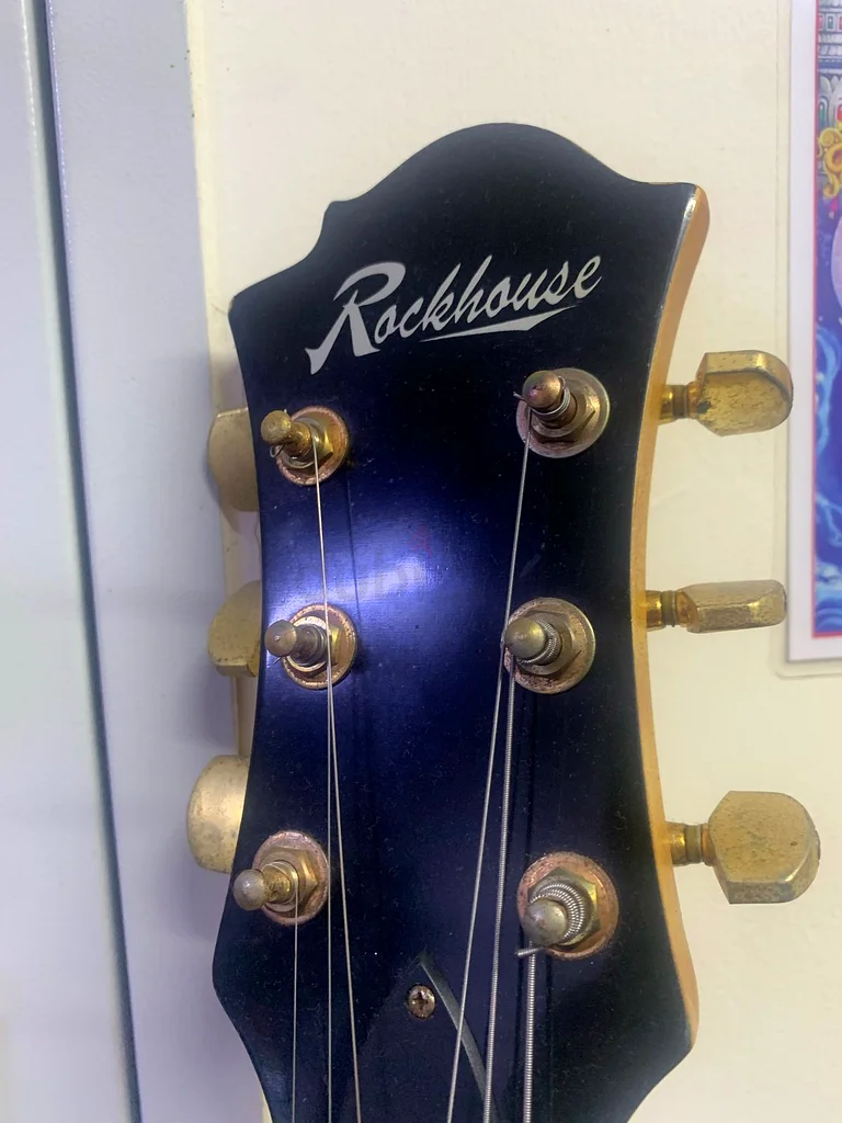 Lefthanded electric guitar63265605411073114