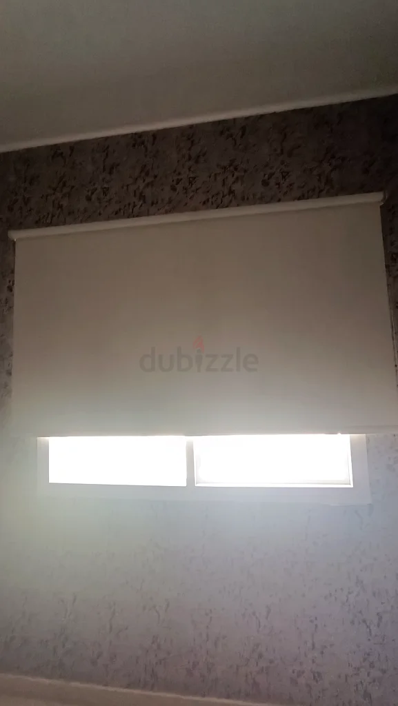 Stylish Roller Blind - Perfect for Your Home Decor!63189617776002113