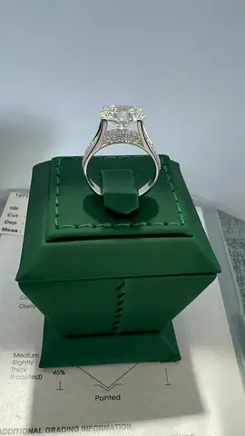 Stunning Diamond Ring