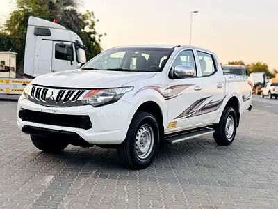 Mitsubishi L200 // 4 Wd drive //I HAVE 3 PES SAME  // Gcc space // Model 2016 // petrol