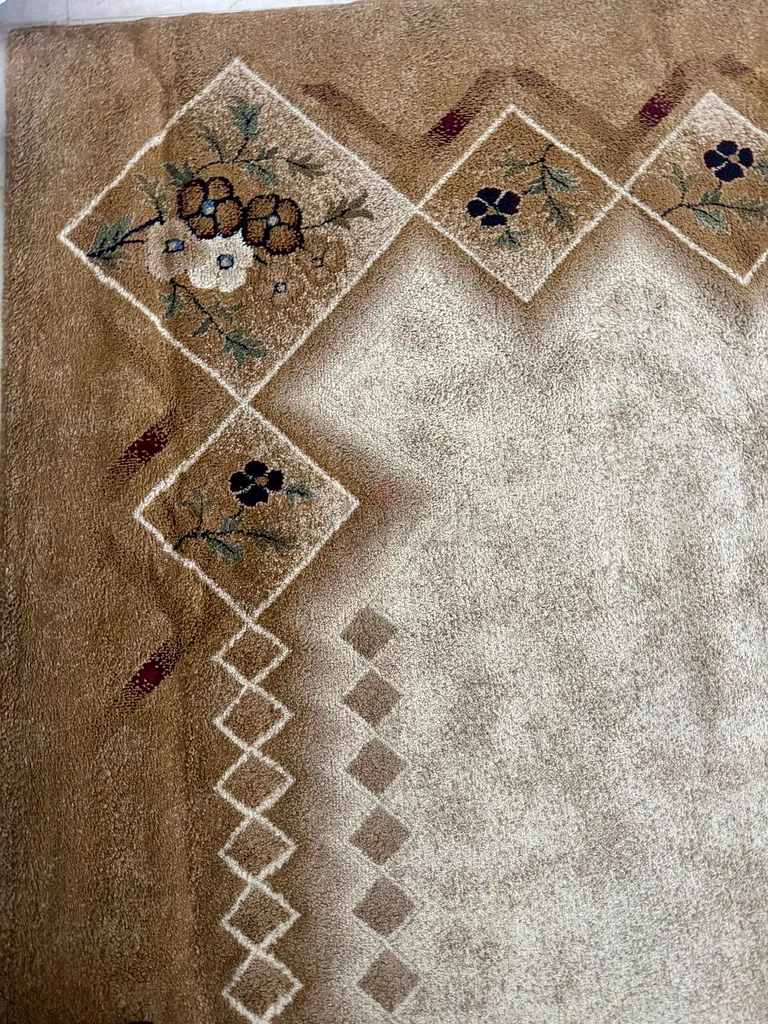 A large carpet63211419690113111