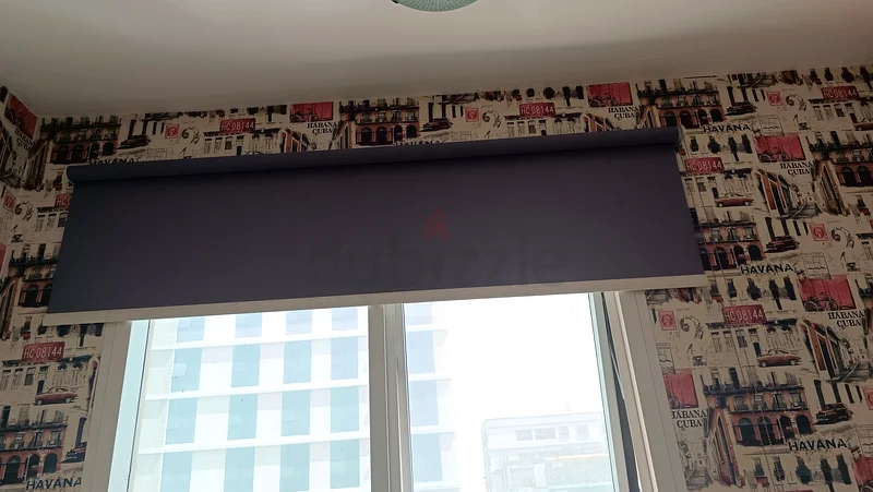 Stylish Roller Blind - Perfect for Your Home Decor!63189617776002111