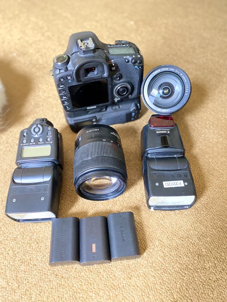 كاميرا كانون EOS 7D مع عدسات (67 مم، 18-135 مم) (18-200 مم) (فلاش سرعة 430EX II) (3 بطاريات)63235113939459112