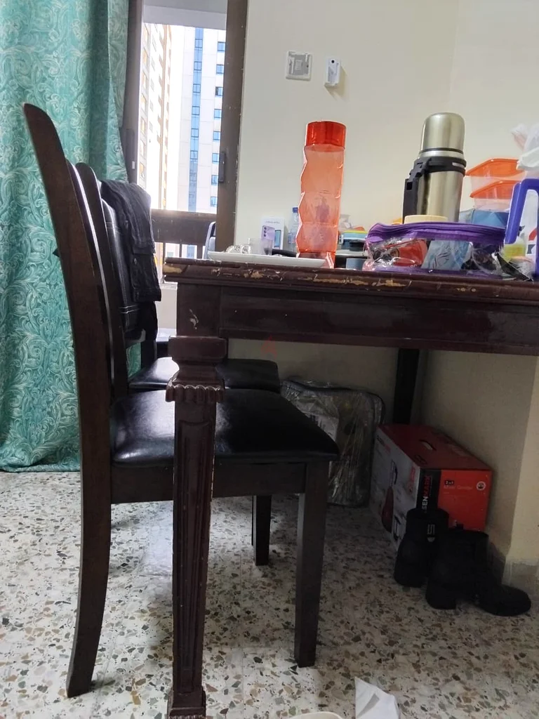 Dinning table with 2 chairs63218317697026112