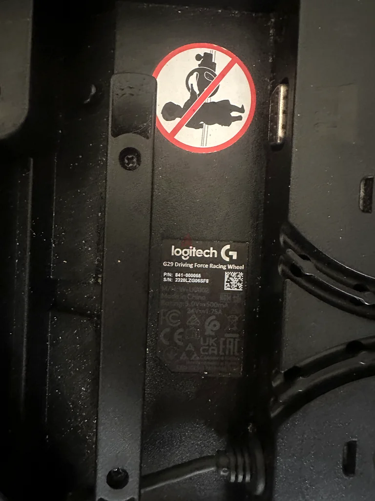 عجلة سباق Logitech G29 Driving Force (بحاجة إلى بيعها بسرعة شديدة)63232652790275112