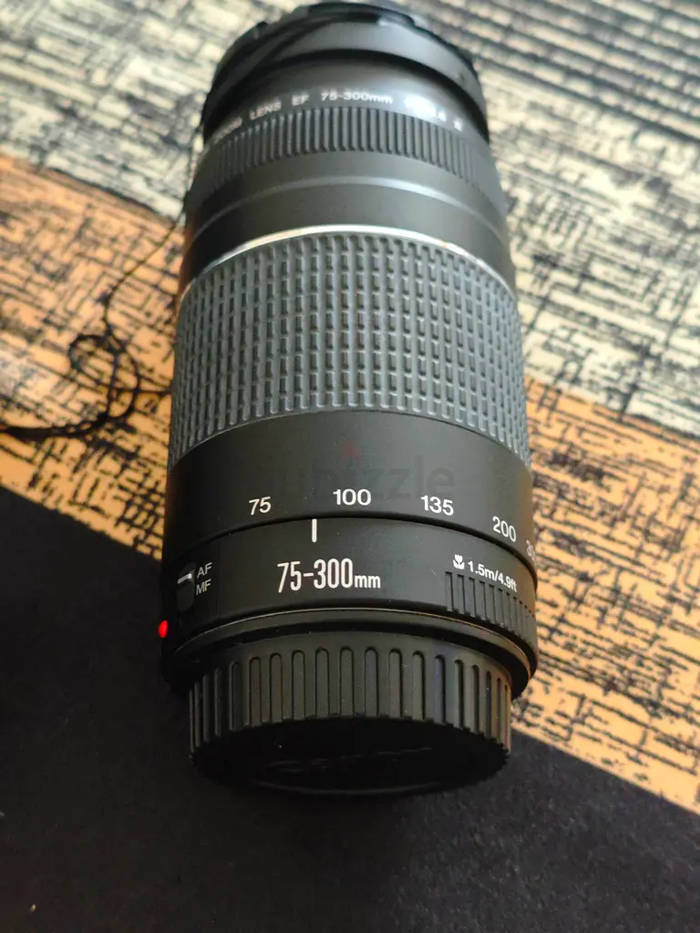 Canon D2000 DSLR camera63234133307906111