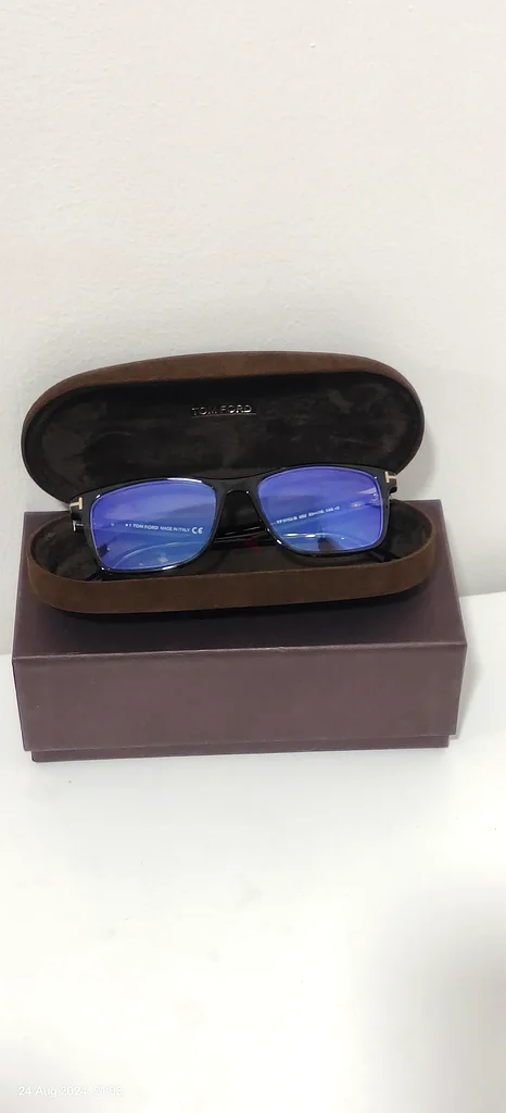 Stylish Tom Ford Eyeglasses Frame with Case63264583868802111