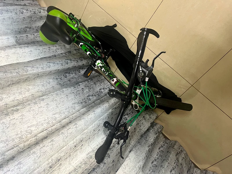 Excellent condition-price negotiable- Kids Mountain bike with speed gear and shocks- new63246753108995112