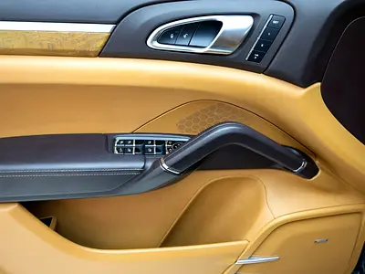 2013 Porsche CAYENNE — миниатюра 18