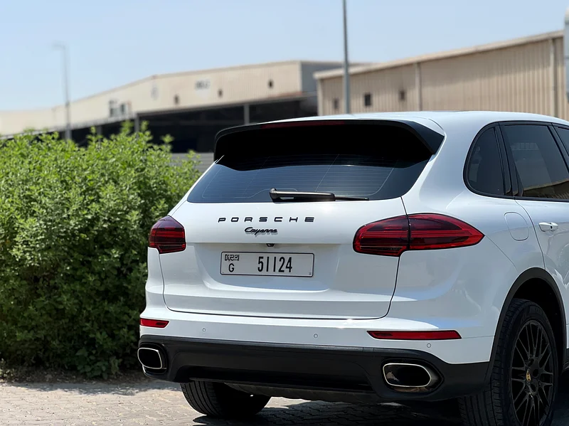 2016 CAYENNE GCC WARRANTY / SUPER LOW MILEAGE / Full AL NABOODA Service history63150022907395113