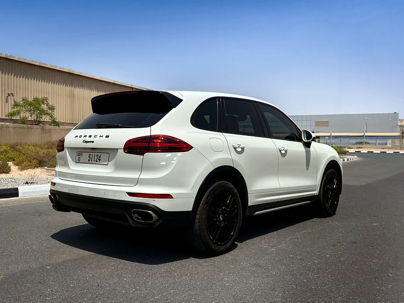 2016 CAYENNE GCC WARRANTY / SUPER LOW MILEAGE / Full AL NABOODA Service history63150022907395114