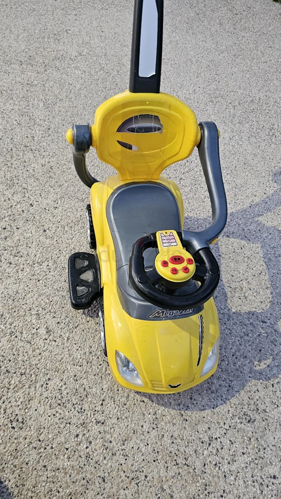 Exciting Yellow Baby Ride-On Toy for Endless Fun!62864711081345115