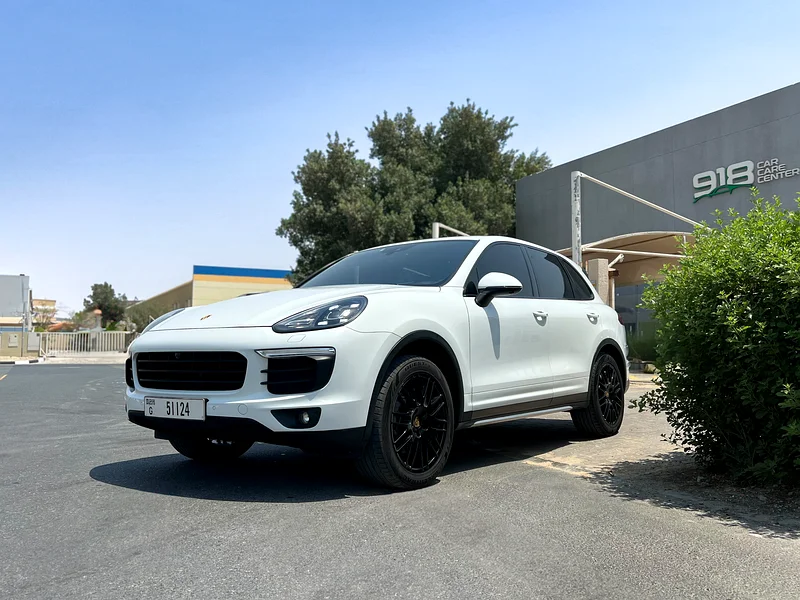 2016 CAYENNE GCC WARRANTY / SUPER LOW MILEAGE / Full AL NABOODA Service history63150022907395112