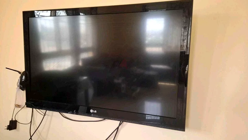 Stunning LG 43-Inch LED TV for Sale!63260757447553114