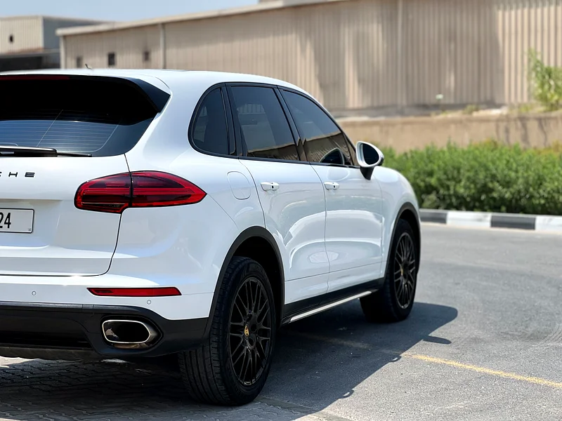 2016 CAYENNE GCC WARRANTY / SUPER LOW MILEAGE / Full AL NABOODA Service history63150022907395111