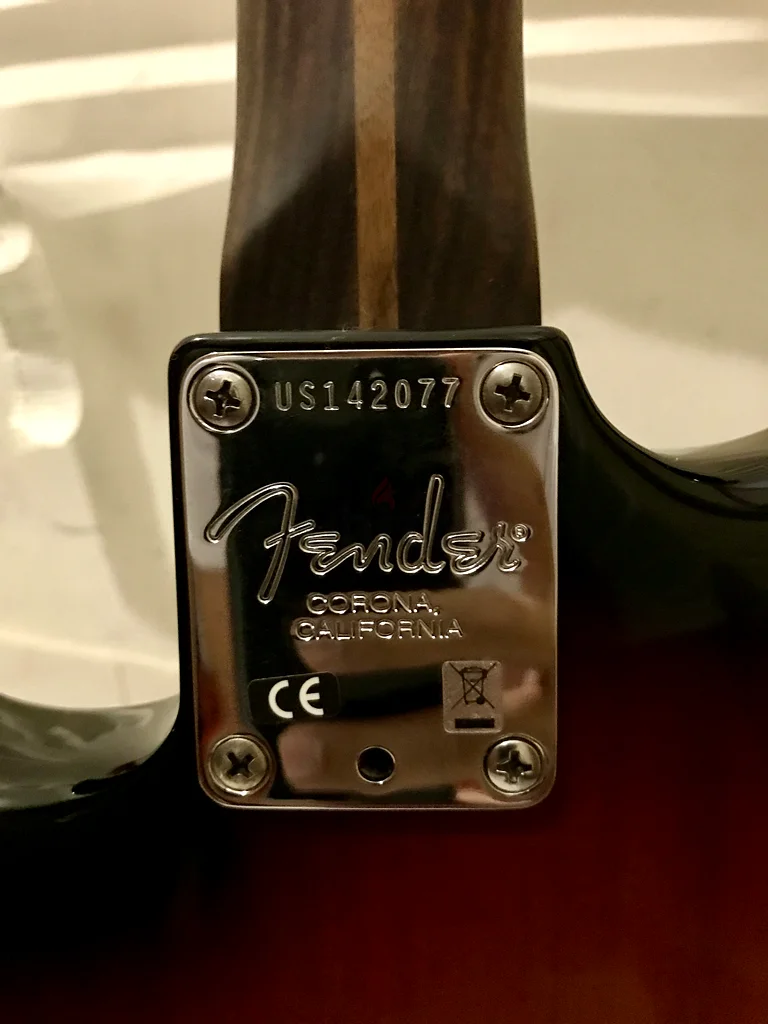 FENDER LIMITED EDITION AMERICAN STANDARD STRATOCASTER WITH ROSEWOOD NECK IN 3 COLOUR SUNBURST63206871836291112