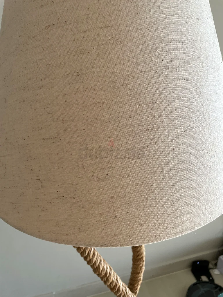حبل إضاءة أرضي بلون بيج (بحاجة إلى إصلاح)63179385210881111