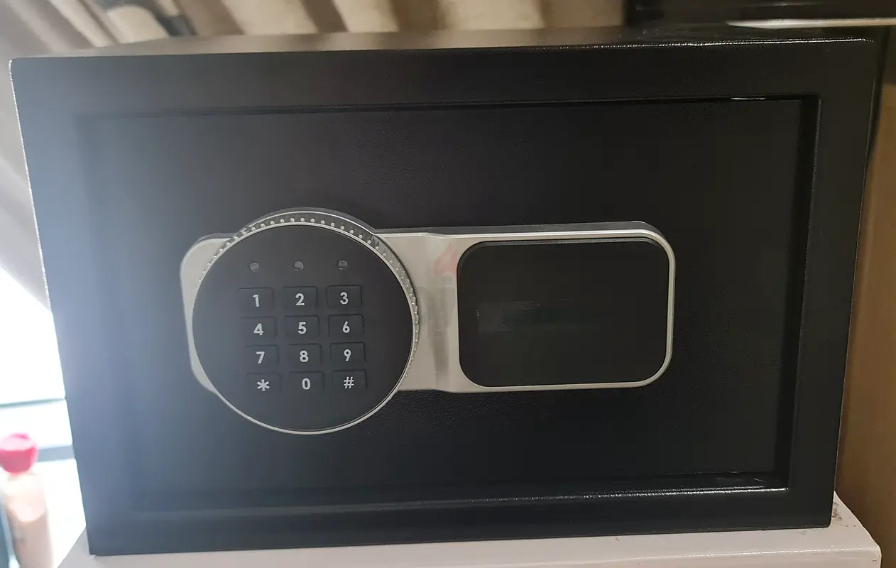 Electronic safe box63253970220161112