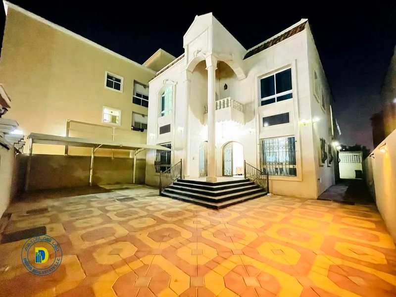 Villa for rent in a very distinguished location on a main street, with spacious 5 rooms in Rawda 2, close to all services62868797144195112