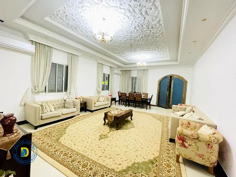 Villa for rent in a very distinguished location on a main street, with spacious 5 rooms in Rawda 2, close to all services62868797144195113