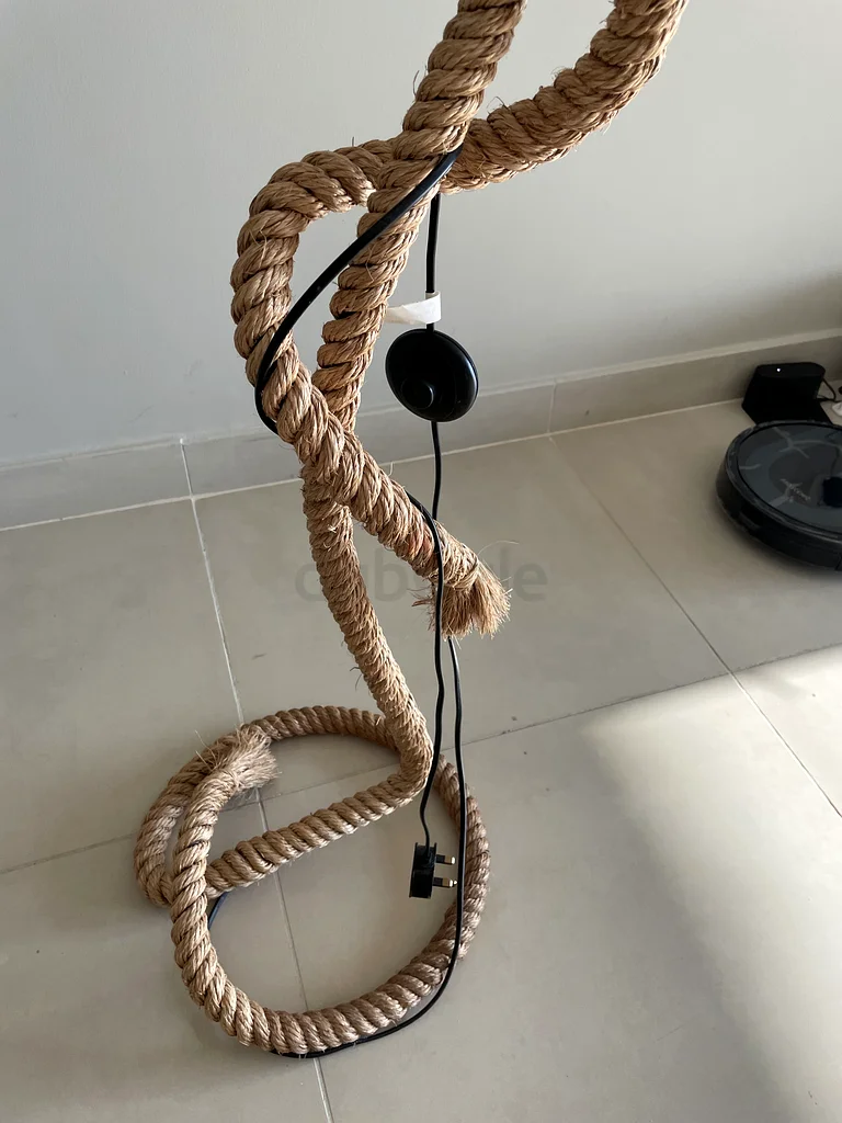 حبل إضاءة أرضي بلون بيج (بحاجة إلى إصلاح)63179385210881112
