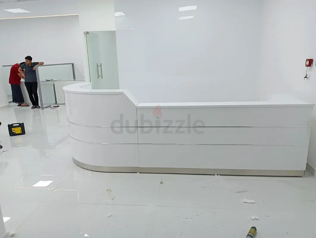طاولة استقبال أنيقة بطول 320 سم لامعة