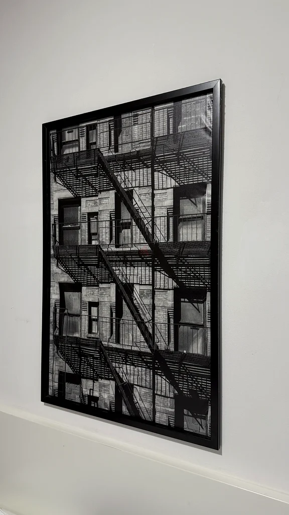 ملصق إيكيا BJÖRKSTA صورة بإطار - شرفات/أسود 78×118 سم632223397395211121