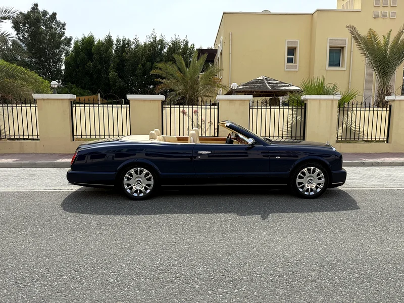 بنتلي أزور 2006 جي سي سي بلون الأزرق الطاووس، مع قيادة منخفضة63135491998211114
