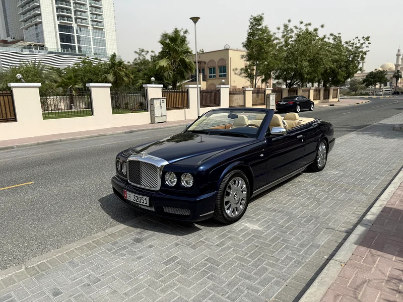 بنتلي أزور 2006 جي سي سي بلون الأزرق الطاووس، مع قيادة منخفضة63135491998211111