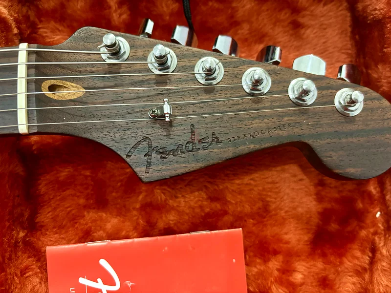 FENDER LIMITED EDITION AMERICAN STANDARD STRATOCASTER WITH ROSEWOOD NECK IN 3 COLOUR SUNBURST63206871836291111