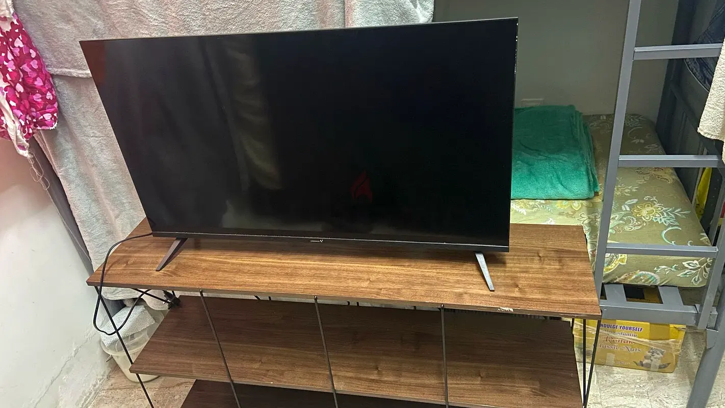 Sleek 40 LED TV for Sale - Perfect Condition!
