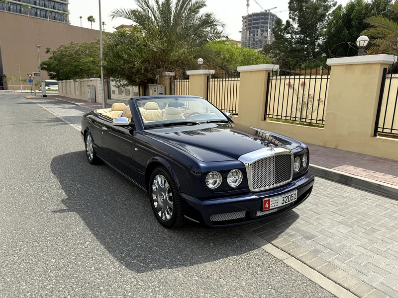 بنتلي أزور 2006 جي سي سي بلون الأزرق الطاووس، مع قيادة منخفضة63135491998211112