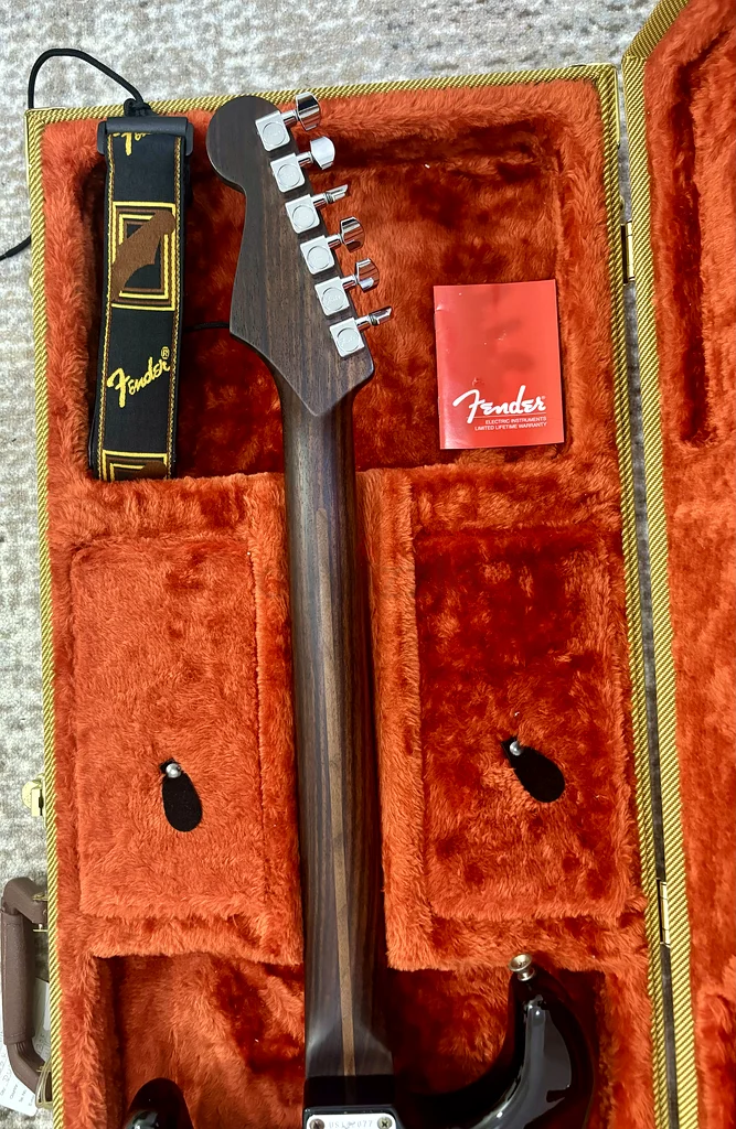 FENDER LIMITED EDITION AMERICAN STANDARD STRATOCASTER WITH ROSEWOOD NECK IN 3 COLOUR SUNBURST63206871836291114